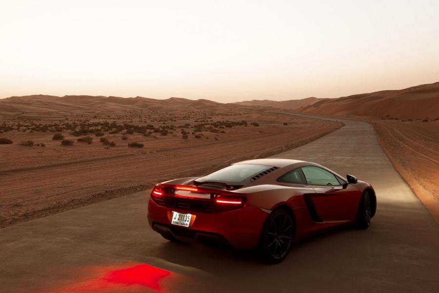  McLaren MP4-12C in Abu Dhabi 2012 года  (фото 3 из 10)